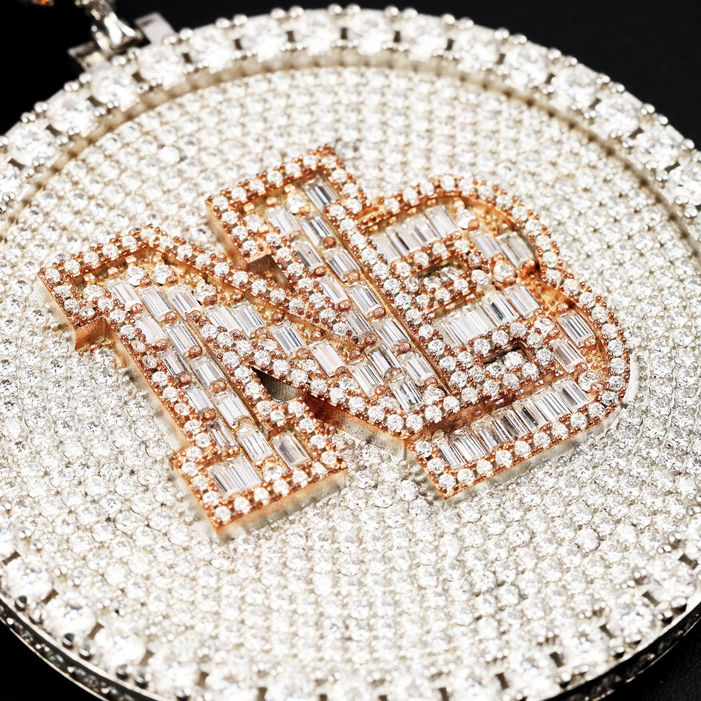 定制天使保释字母圆形吊坠