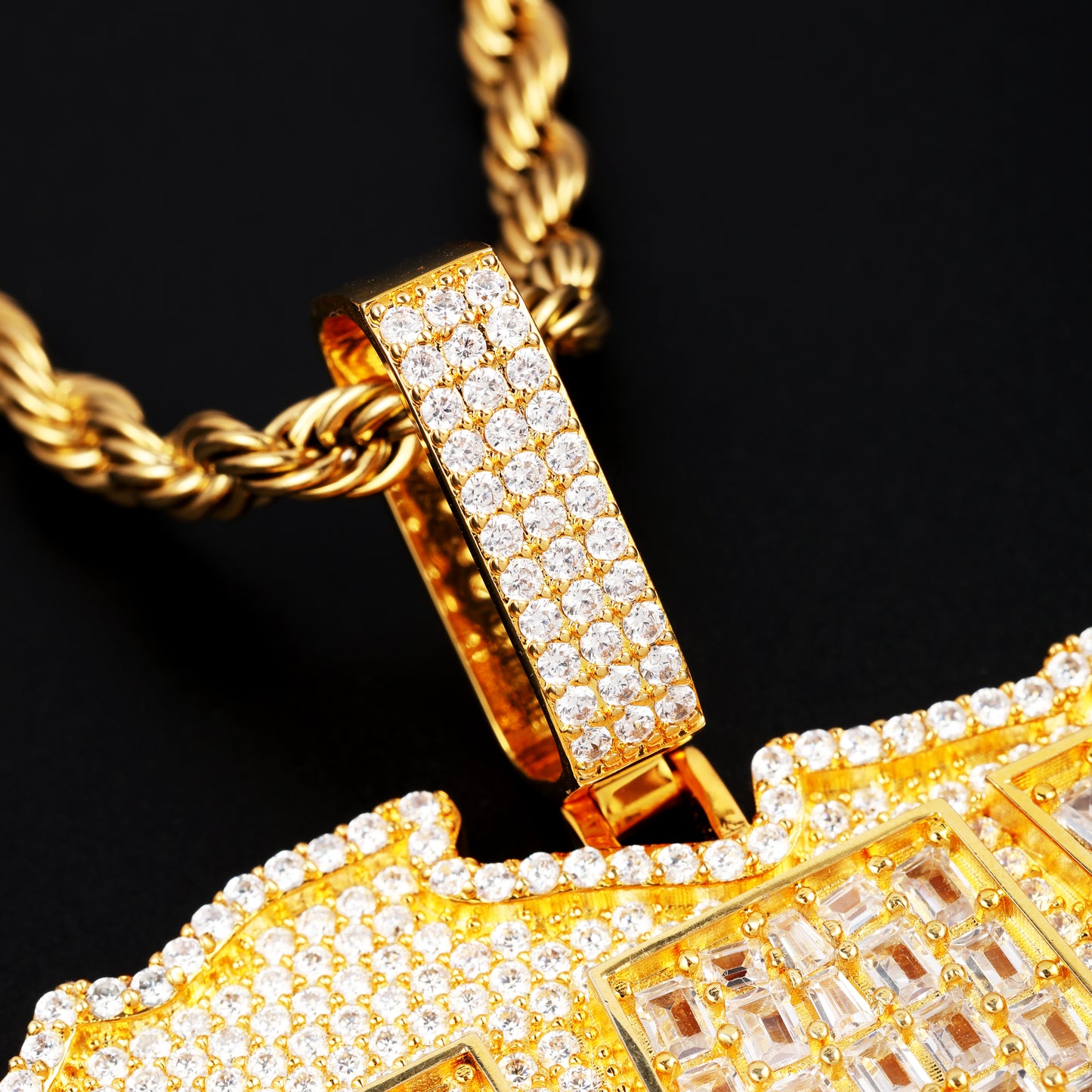 定制非洲徽标字母吊坠