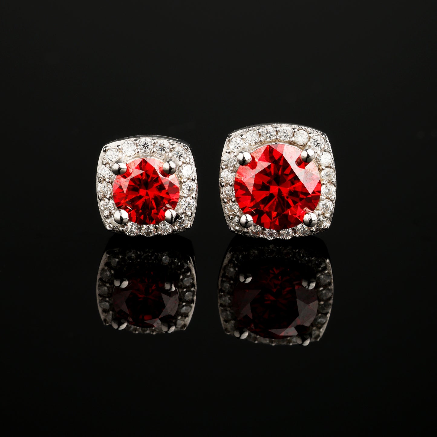 0.5Ct/1Ct 925 Silver Red Moissanite Round Magnetic Non-Piercing Halo Stud Earrings