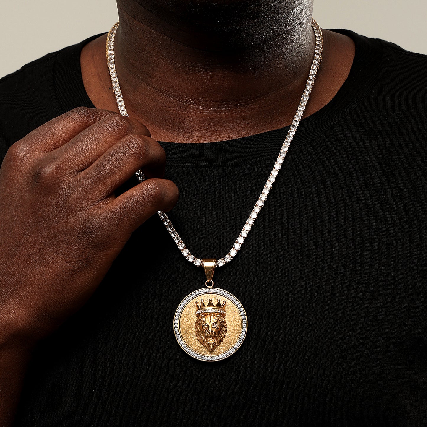 Crown Lion King Round Pendant