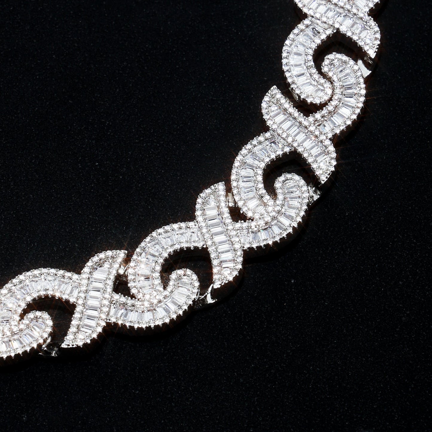 16MM Baguette Infinity Link Chain White Gold